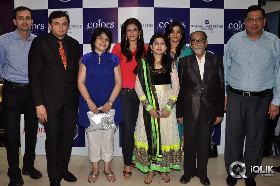 Raveena-Tandon-Launches-Waman-Hari-Pethe-Jewellers